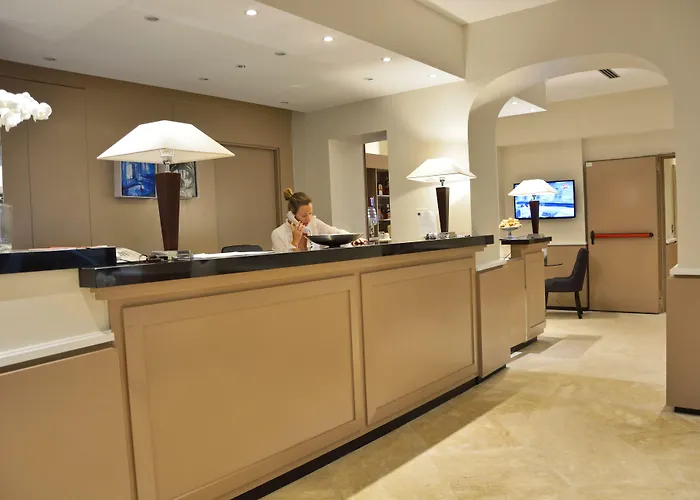 Lh Lloyd Hotel
